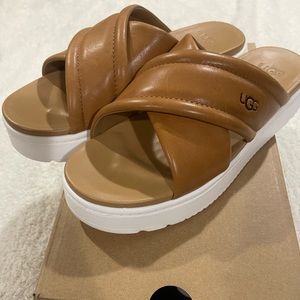 New In Box UGG Zayne leather Sandals